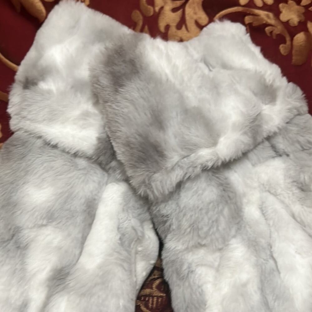 NWT Target Faux Fur Slipper Booties with Grippers Size M/L 8-10 - Picture 2 of 4